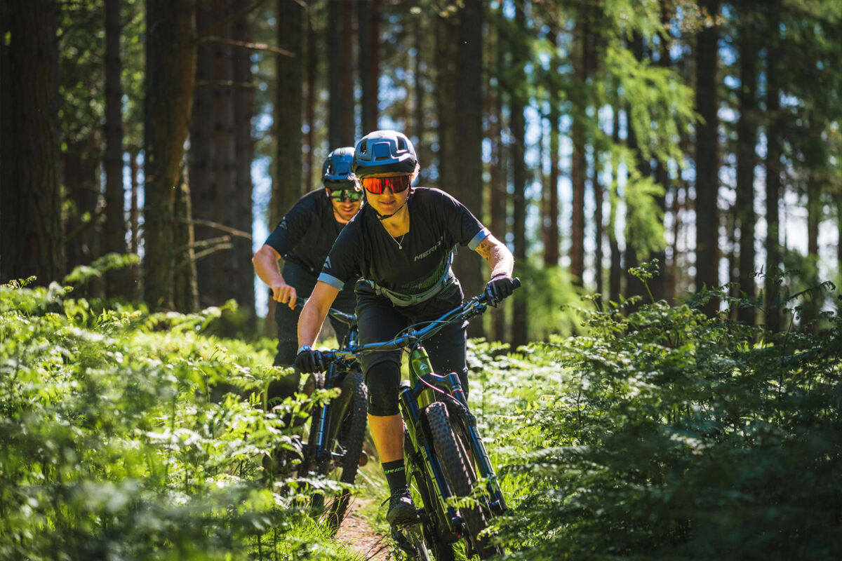 Merida ONE-FORTY 6000 oceľovomodrý(modrý/červený) 2023